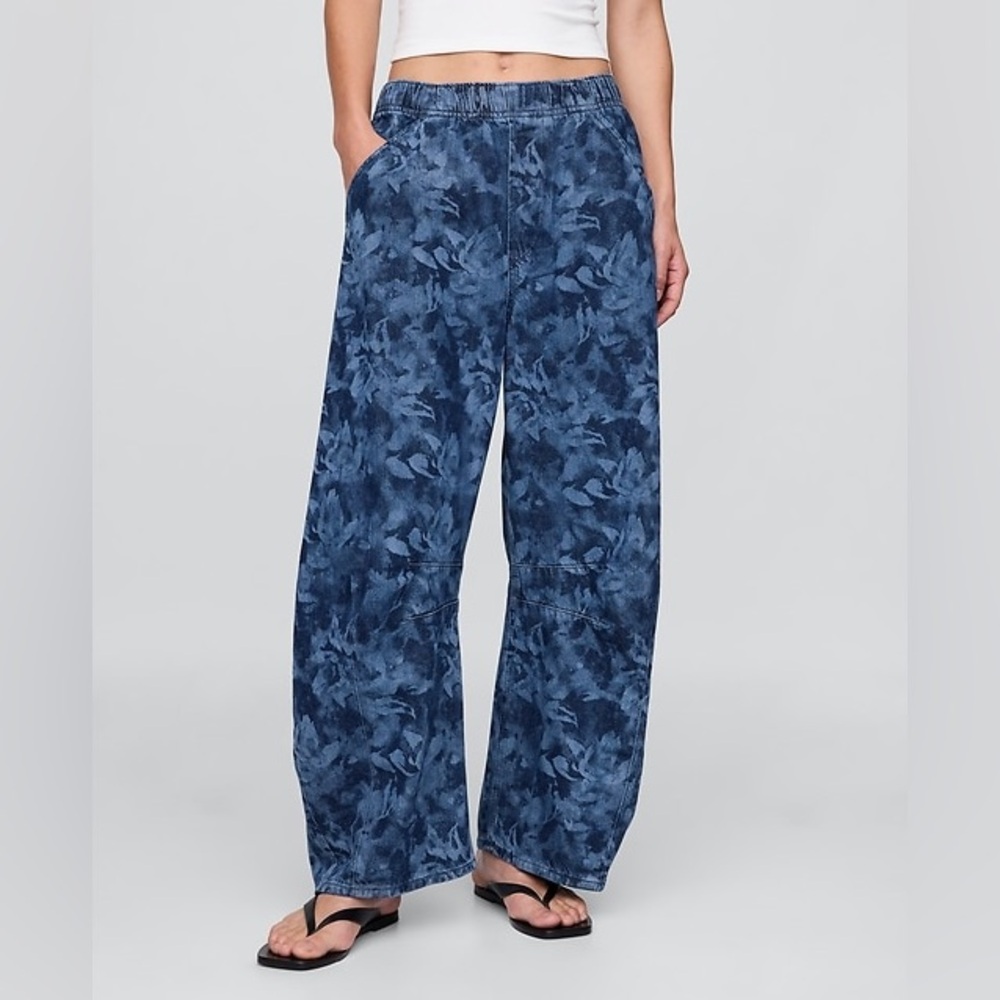 Gap Mid Rise UltraSoft Easy Horseshoe Jeans navy Blue Floral